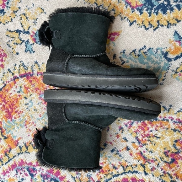 UGG Women’s Mini Bailey Bow II Weather Resistant Cold Weather Booties Black sz 6 - Picture 11 of 14